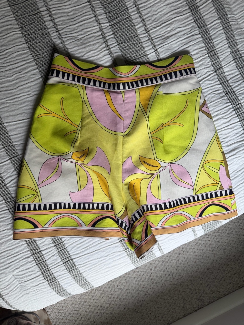Zara Bermuda style Shorts Size Small - Picture 2 of 6